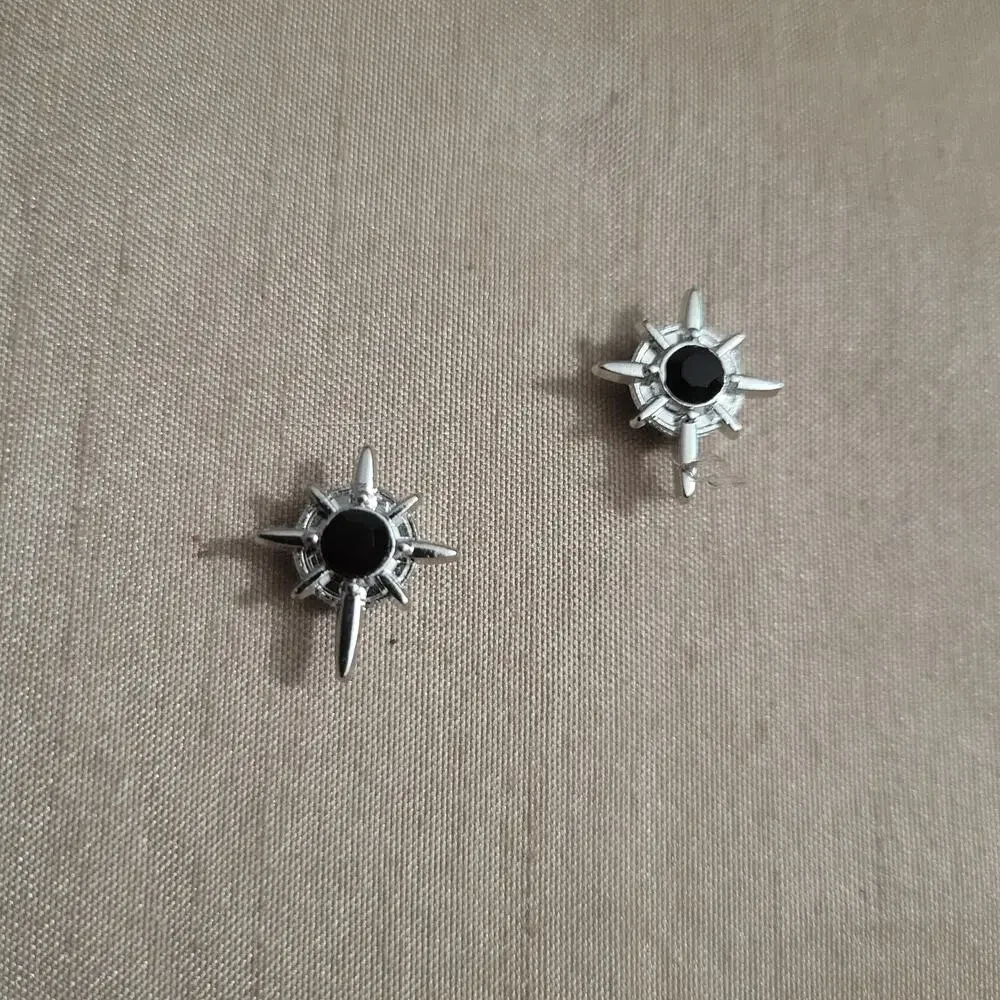 Men's magnetic back black & silver tone star shaped earrings, piercing free